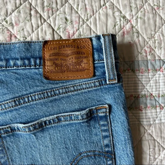 Levi’s Premium Wedgie Fit High Waist Jeans Shorts Size 30 Distressed Raw Hem - Picture 5 of 14